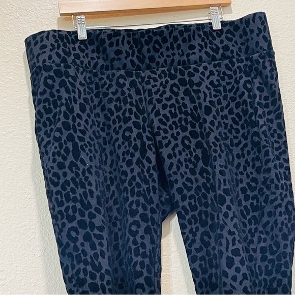 Torrid Pixie Skinny Studio Luxe Ponte High-Rise Flocked Print Pant 2X - Picture 9 of 12